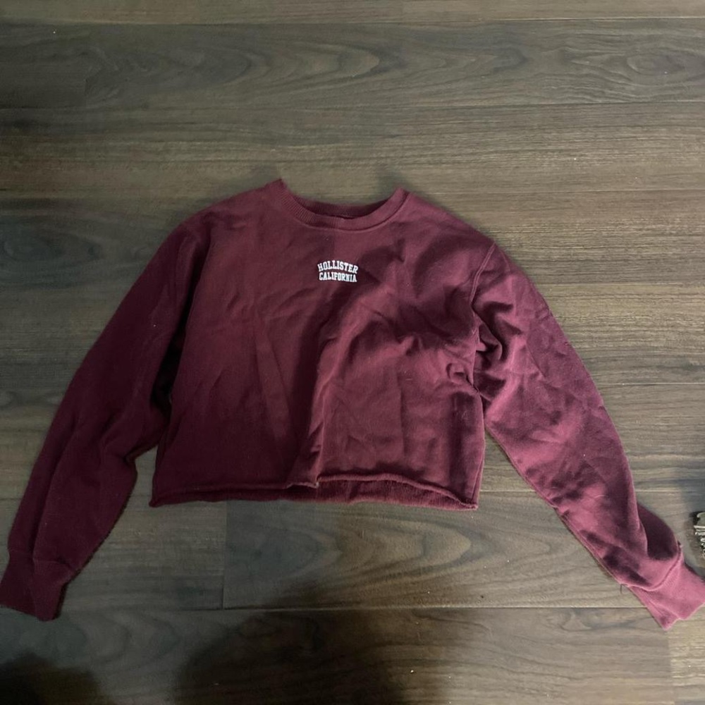 Burgundy cropped crewneck sweatshirt